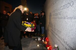 CIFUENTES, EN EL ACTO IN MEMORIAM POR LAS VÍCTIMAS DEL 11-M EN EL POZO La presidenta de la Comunidad de Madrid, Cristina Cifuentes, asiste al acto organizado por la Asociación de Vecinos Pozo del Tío Raimundo y la Asociación 11-M Afectados del Terrorismo al acto in memoriam por las víctimas del 11-M en el Pozo.  Foto: D.Sinova / Comunidad de Madrid