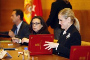 CIFUENTES PRESENTA CON LOS SINDICATOS EL ACUERDO SOBRE INTERINOS EN EDUCACIÓN La presidenta de la Comunidad de Madrid, Cristina Cifuentes, presenta con los sindicatos CCOO, UGT, ANPE y CSI-F, el nuevo acuerdo sobre interinos en educación, que establece nuevos criterios en los procesos electivos de los profesionales de este sector.  Foto: D.Sinova / Comunidad de Madrid