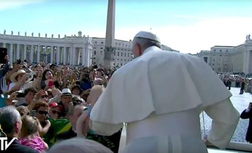 El Papa en la audiencia: “Jesús camina con discreción junto a los desalentados, para devolverles la esperanza