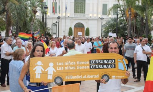 Protesta contra la #LeyMordazaLGTBI de Podemos y la censura impuesta por el Ayuntamiento de El Puerto de Santa María
