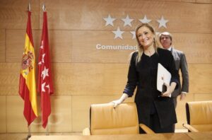 CIFUENTES PRESIDE LA REUNIÓN DEL CONSEJO DE GOBIERNO La presidenta de la Comunidad de Madrid, Cristina Cifuentes, preside la reunión del Consejo de Gobierno e informa a los medios de los acuerdos adoptados.  Foto: D.Sinova / Comunidad de Madrid