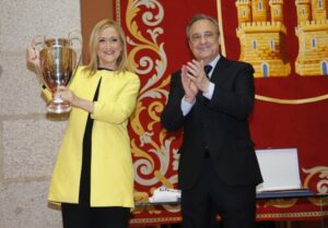 CIFUENTES RECIBE HOY AL REAL MADRID La presidenta de la Comunidad de Madrid, Cristina Cifuentes, recibirá hoy, domingo, a las 20.45 horas, en la Real Casa de Correos, a los jugadores, técnicos y representantes del Real Madrid C.F, tras su victoria en la UEFA Champions League.  Foto: D.Sinova / Comunidad de Madrid