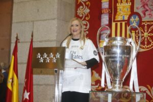 CIFUENTES RECIBE HOY AL REAL MADRID La presidenta de la Comunidad de Madrid, Cristina Cifuentes, recibirá hoy, domingo, a las 20.45 horas, en la Real Casa de Correos, a los jugadores, técnicos y representantes del Real Madrid C.F, tras su victoria en la UEFA Champions League. Foto: D.Sinova / Comunidad de Madrid
