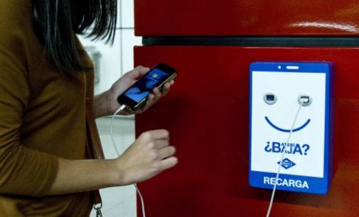 Metro de Madrid instalará más de 2.200 cargadores de dispositivos móviles en sus estaciones