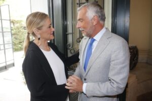 CIFUENTES FIRMA EN EL LIBRO DE CONDOLENCIAS DE LA EMBAJADA DE ITALIA EN ESPAÑA POR LAS VÍCTIMAS DEL TERREMOTO DE AMATRICE La presidenta de la Comunidad de Madrid, Cristina Cifuentes, firma en el libro de condolencias de la Embajada de Italia en España por las víctimas del terremoto de Amatrice. La presidenta estará acompañada por el embajador, Stefano Sannino. Foto: D.Sinova / Comunidad de Madrid