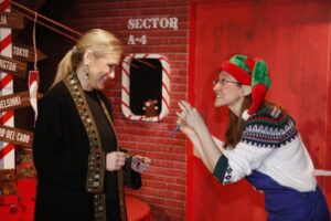 CIFUENTES ASISTE A LA APERTURA DE LA CASA DE PAPÁ NOEL Y PRESENTA LA PROGRAMACIÓN CULTURAL DE NAVIDAD La presidenta de la Comunidad de Madrid, Cristina Cifuentes, asiste a la apertura de la Casa de Papá Noel en el patio de Casa de Postas, donde presentará la programación cultural de la Navidad. La Casa de Papá Noel es un espacio enmarcado en las actividades preparadas por la Comunidad de Madrid donde los niños podrán recorrer el Pasillo de la Fantasía, se sentarán al calor de la lumbre y recorrerán todas las estancias del hogar de Papá Noel. Después del 27 de diciembre y al 5 de enero, ambos incluidos, los pajes de los Reyes Magos llegarán a Postas y recogerán con un buzón Real las cartas para sus Majestades los Magos de Oriente hasta que llegue la mágica noche del 5 de enero. Foto: D.Sinova / Comunidad de Madrid