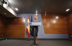 CIFUENTES SE REÚNE CON RAJOY La presidenta de la Comunidad de Madrid, Cristina Cifuentes, se reúne con el presidente del Gobierno, Mariano Rajoy en el Palacio de la Moncloa. Este encuentro se enmarca dentro de la ronda de contactos que realiza el presidente del Gobierno con los nuevos presidentes autonómicos, elegidos tras los últimos comicios autonómicos. Foto: D.Sinova / Comunidad de Madrid