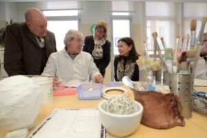 MADRID.  10 de diciembre de 2015.  BELÉN PRADO VISITA EL CENTRO DE DÍA APANEFA La viceconsejera de Políticas Sociales y Familia, Belén Prado, visita el centro de día Carmen Rodríguez, de la Asociación de Daño Cerebral Sobrevenido (APANEFA). Este centro es pionero y referente en España en el tratamiento y la atención a personas que sufren daño cerebral. El centro ofrece atención personalizada y continuada para ajustar el tratamiento a las necesidades del usuario.  FOTO MIGUEL BERROCAL/COMUNIDAD DE MADRID