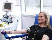 Cifuentes anima a los madrileños a donar sangre para garantizar las necesidades de los hospitales
