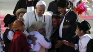 El Papa llega a Bolivia 1