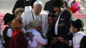 El Papa llega a Bolivia 1