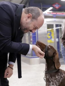 ROLLÁN PRESENTA EL CALENDARIO DE ACTIVIDADES DE METRO Y LA ASOCIACIÓN PARA LA PROTECCIÓN DE ANIMALES, EL REFUGIO El consejero de transportes, Vivienda e Infraestructuras de la Comunidad de Madrid, Pedro Rollán, presenta el calendario de actividades programado entre Metro de Madrid y la Asociación para la protección de animales “El Refugio” para concienciar sobre el abandono y el maltrato animal.  Foto: D.Sinova / Comunidad de Madrid