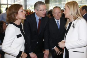 CIFUENTES, EN LOS ACTOS DE CELEBRACIÓN DE LA FIESTA DE SAN ISIDRO La presidenta de la Comunidad de Madrid, Cristina Cifuentes, asiste a la entrega de Medallas del Ayuntamiento de Madrid con motivo de la festividad de San Isidro. Foto: D.Sinova / Comunidad de Madrid