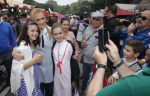 CIFUENTES, EN LOS ACTOS DE CELEBRACIÓN DE LA FIESTA DE SAN ISIDRO La presidenta de la Comunidad de Madrid, Cristina Cifuentes, visita la pradera de San Isidro, donde recorrerá la zona y asistirá a las 12,30 hs. a la eucaristía con motivo de la festividad del Patrón de la capital.  Foto: D.Sinova / Comunidad de Madrid