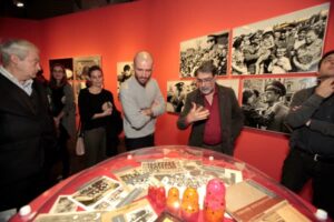 LOS SANTOS INAUGURA LA EXPOSICIÓN JOAN FONTCUBERTA. IMAGO, ERGO SUM El director general de Promoción Cultural, Jaime de los Santos, inaugura la exposición Joan Fontcuberta. Imago, ergo sum en la Sala Canal Isabel II. La muestra cuenta con dos intervenciones específicas en el Museo Nacional de Ciencias Naturales- CSIC y en el Museo Nacional de Antropología. La presentación a los medios se realizará en las tres sedes de forma consecutiva. FOTO MIGUEL BERROCAL/COMUNIDAD DE MADRID