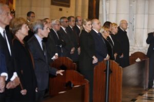 CIFUENTES ASISTE A LA MISA EN MEMORIA DE LAS VÍCTIMAS DE LOS ATENTADOS DE PARÍS La presidenta de la Comunidad de Madrid, Cristina Cifuentes, acompañada por el consejero de Presidencia, Justicia y Portavocía, Ángel Garrido, asiste a la Misa Funeral en memoria de las víctimas de los atentados terroristas de París, organizada por el Arzobispado de Madrid.  Foto: D.Sinova / Comunidad de Madrid