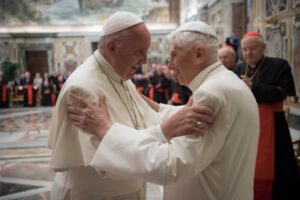 Homenaje Benedicto XVI. El Papa emérito y francisco 2