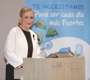 CIFUENTES en el ANIVERSARIO DEL HOSPITAL MATERNO-INFANTIL DEL HOSPITAL LA PAZ Su Majestad la Reina Doña Sofía, acompañada por la presidenta de la Comunidad de Madrid, Cristina Cifuentes, y el consejero de Sanidad, Jesús Sánchez Martos, preside el acto del 50 aniversario del Hospital Materno-Infantil del Hospital Universitario La Paz.. A las 12.00 se guardará un minuto de silencio en solidaridad con las víctimas de los atentados terroristas de París. Foto: D.Sinova / Comunidad de Madrid