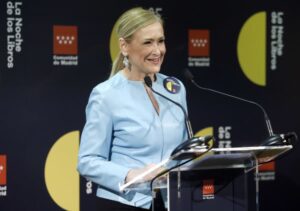 CIFUENTES PRESENTA LA NOCHE DE LOS LIBROS  La presidenta de la Comunidad de Madrid, Cristina Cifuentes, presenta La Noche de los Libros, una gran fiesta programada para el Día Internacional del Libro, que este año se celebra el viernes día 22 de abril, con la participación de escritores, lectores, librerías, bibliotecas y los principales espacios culturales de Madrid. La Noche de los Libros es una gran cita que quiere acercar la literatura y los libros a todos los públicos.  Foto: D.Sinova / Comunidad de Madrid