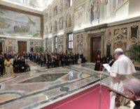 El Papa anima a promulgar “leyes que impulsen puentes y diálogo”