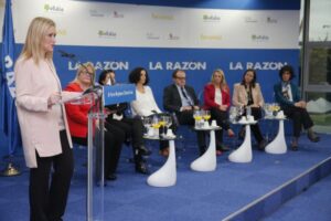 CIFUENTES ASISTE A LA INAUGURACIÓN DEL II FORO DE MUJERES DIRECTIVAS La presidenta de la Comunidad de Madrid, Cristina Cifuentes, asiste a la inauguración del II Foro de mujeres directivas organizad por el diario La Razón bajo el título “La diversidad de género en la empresa: un cambio que no termina de llegar”    Foto: D.Sinova / Comunidad de Madrid