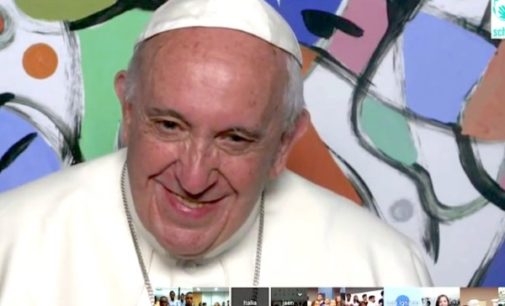 En la sede de Scholas Occurrentes el Papa escucha a los jóvenes de diversos países