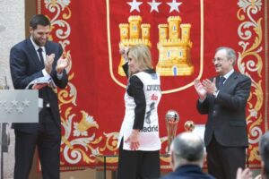 CIFUENTES RECIBE AL REAL MADRID BALONCESTO, CAMPEÓN DE LA COPA DEL REY La presidenta de la Comunidad de Madrid, Cristina Cifuentes, recibe al Real Madrid Baloncesto, el equipo madrileño que acaba de proclamarse campeón de la Copa del Rey.  Foto: D.Sinova / Comunidad de Madrid