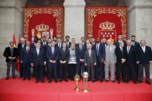 CIFUENTES RECIBE AL REAL MADRID BALONCESTO, CAMPEÓN DE LA COPA DEL REY La presidenta de la Comunidad de Madrid, Cristina Cifuentes, recibe al Real Madrid Baloncesto, el equipo madrileño que acaba de proclamarse campeón de la Copa del Rey.  Foto: D.Sinova / Comunidad de Madrid