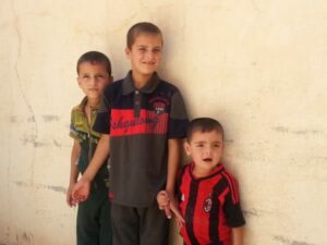 Sako 3. Niños cristianos que han huido de Mosul