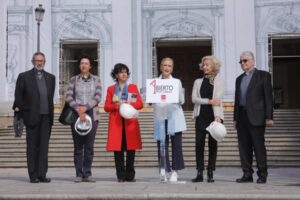 CIFUENTES VISITA LA IGLESIA DE SANTA BÁRBARA CON MOTIVO DEL PROGRAMA ABIERTO POR OBRAS La presidenta de la Comunidad de Madrid, Cristina Cifuentes, visita la Iglesia parroquial de Santa Bárbara de Madrid, en el marco del programa de visitas guiadas a monumentos en restauración, Abierto por obras, que organiza la Dirección General de Patrimonio Cultural.  Foto: D.Sinova / Comunidad de Madrid