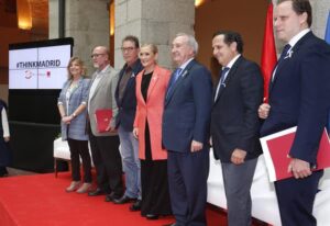 CIFUENTES PRESENTA EL PROYECTO DE LA COMUNIDAD DE MADRID PARA ATRAER INVERSIONES DEL REINO UNIDO La presidenta de la Comunidad de Madrid, Cristina Cifuentes, presenta el proyecto que tiene como objetivo posicionar a la región como referente de la inversión extranjera por la inminente salida del Reino Unido de la Unión Europea. Foto: D.Sinova / Comunidad de Madrid