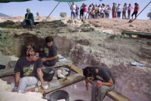 GARRIDO VISITA EL PARQUE ARQUEOLÓGICO DEL VALLE DE LOS NEANDERTALES, COINCIDIENDO CON LA CELEBRACIÓN DE LA JORNADA ANUAL DE PUERTAS ABIERTAS El consejero de Presidencia, Justicia y Portavoz del Gobierno de la Comunidad de Madrid, Ángel Garrido, visita el Valle de los Neandertales durante la jornada de puertas abiertas que, cada año, se celebra en el parque arqueológico. Foto: D.Sinova / Comunidad de Madrid