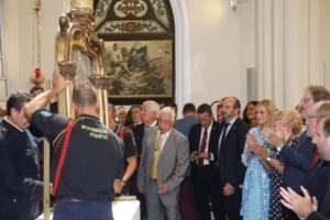 CIFUENTES ASISTE A LOS ACTOS DEL DÍA DE LA PALOMA La presidenta de la Comunidad de Madrid, Cristina Cifuentes, participa en la ofrenda floral a la Virgen de la Paloma y asiste a la misa solemne oficiada por el arzobispo de Madrid, Carlos Osoro, y al tradicional descenso del cuadro de la Virgen. Foto: D.Sinova / Comunidad de Madrid