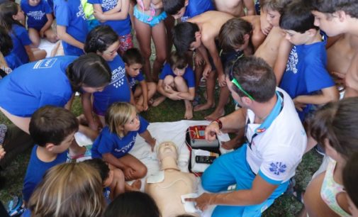 La Comunidad forma a la población en reanimación cardiopulmonar y frente a incidencias en el entorno acuático