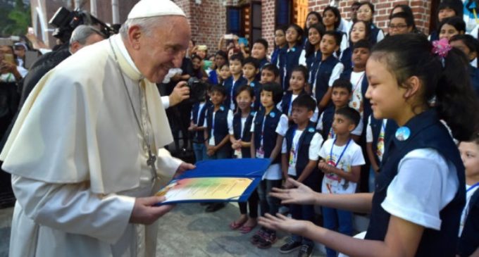 Myanmar: El Papa invita a los obispos a “acompañar a los jóvenes”