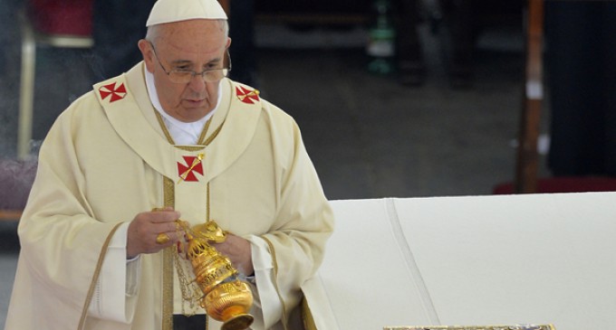 El Papa a los nuevos embajadores: “El tráfico de armas y la emigración forzoza son los retos de la paz”