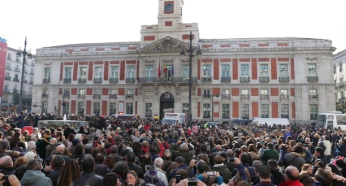 El reloj de la Puerta del Sol celebra sus 150 años junto a madrileños y visitantes