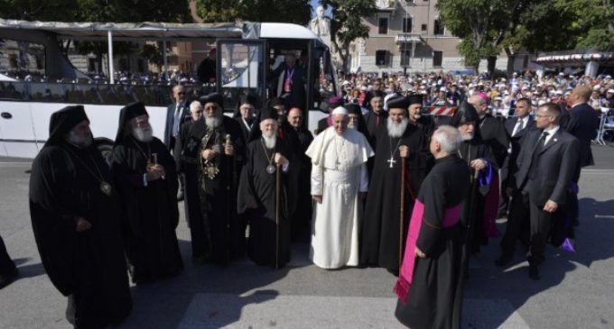 Bari: El Papa exhorta a ser la “voz que combate el homicidio de la indiferencia”