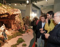 Madrid da la bienvenida a la Navidad con la inauguración del tradicional Belén del Ayuntamiento