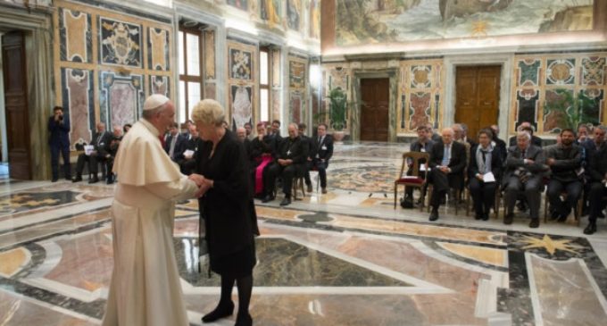 Papa Francisco: “Trabajar para ir más allá del modelo social vigente”