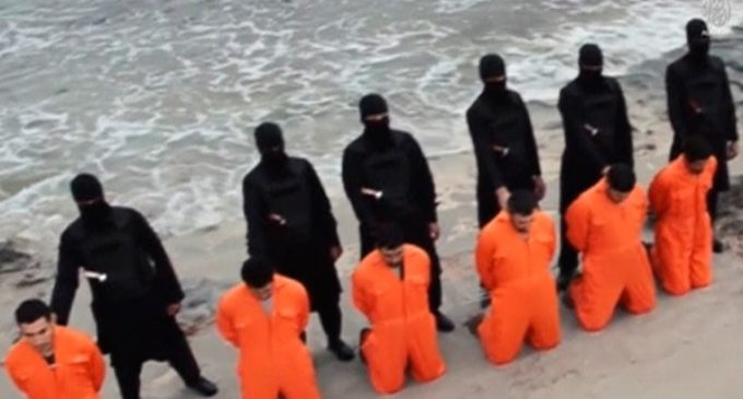 Los 21 mártires coptos degollados por Daesh llegarán en las próximos días a El Cairo