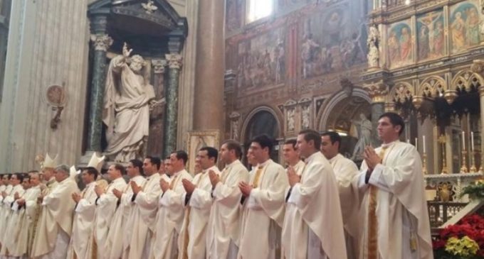 El Cardenal Parolin ordena sacerdotes a 36 legionarios de Cristo