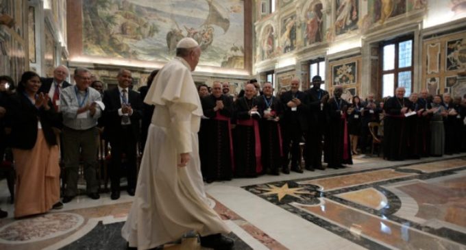 Migración: El Papa llama a buscar “respuestas más adecuadas y eficaces”