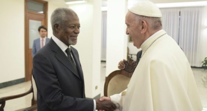 El Papa recibe a Kofi Annan y una delegación en audiencia privada