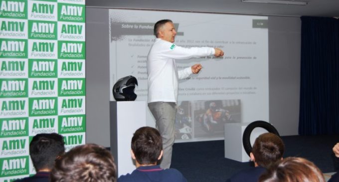 La Fundación AMV promueve en centros escolares la conducción segura de motocicletas