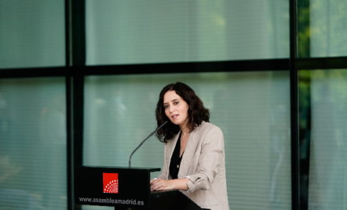 Díaz Ayuso anuncia que la Comunidad comenzará la próxima semana a poner la segunda dosis en el Zendal a menores de 60 años vacunados con AstraZeneca