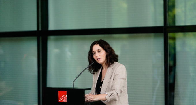 Díaz Ayuso anuncia que la Comunidad comenzará la próxima semana a poner la segunda dosis en el Zendal a menores de 60 años vacunados con AstraZeneca