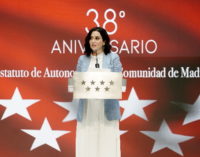 Díaz Ayuso presenta la adaptación del Estatuto de Autonomía a lectura fácil: “Derribamos una barrera invisible que impedía a muchos madrileños conocerlo”