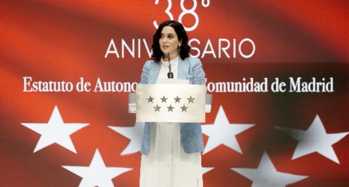 Díaz Ayuso presenta la adaptación del Estatuto de Autonomía a lectura fácil: “Derribamos una barrera invisible que impedía a muchos madrileños conocerlo”