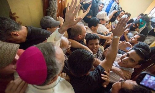 Grupos afines al Gobierno de Ortega agreden al nuncio en Nicaragua y a los obispos de Managua